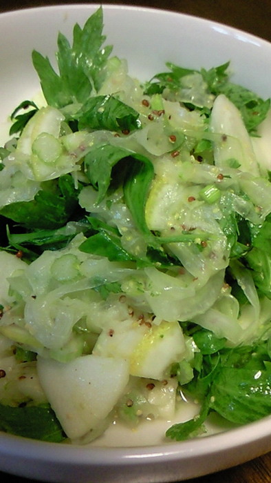 セロリの葉＊がっつり食べられる簡単調理法の写真