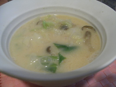 ポカポカ♪キャベツきのこの豆乳味噌スープの写真