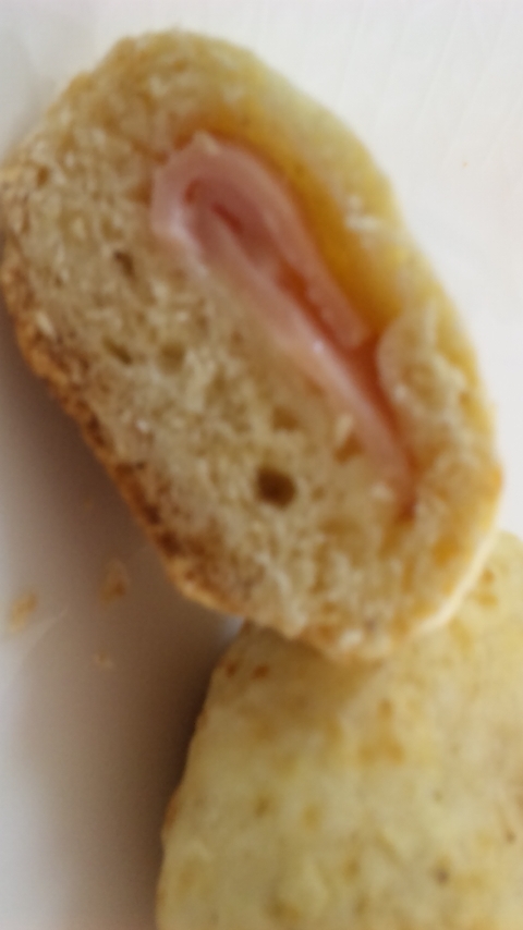 炊飯器でパン☆ゴマ生地のハムチーズパン☆の画像