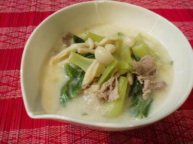 豚肉と青梗菜のミルクスープの写真
