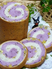 さつま芋ごろごろ❀黒胡麻入りメッシュパンの写真