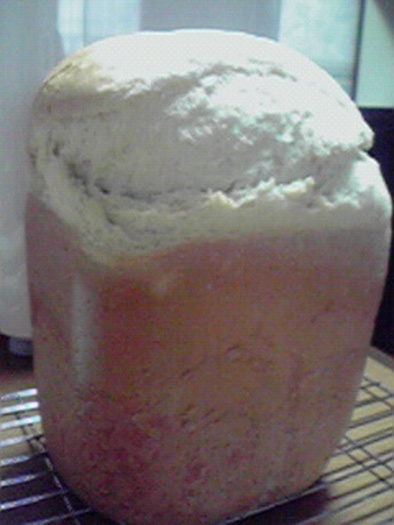 ホワイトマシュマロ入りの食パン（早焼き）の写真