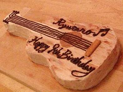 ギター好きに捧げる　ギターのケーキの写真