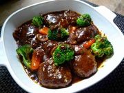 美味!デミグラスソースの煮込みハンバーグの写真