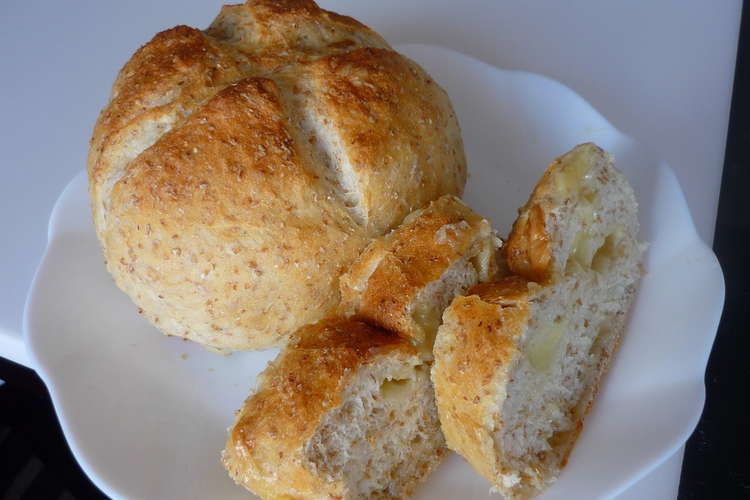 チーズと全粒粉のもっちりパン レシピ 作り方 By ひみつのアッコ クックパッド 簡単おいしいみんなのレシピが351万品