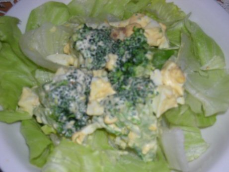 ブロッコリーと茹で卵のサラダの画像