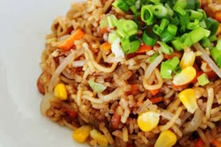 炊飯器で 簡単そばめしチャーハン レシピ 作り方 By マロン０２ クックパッド