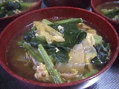 キムチと小松菜のスープの写真