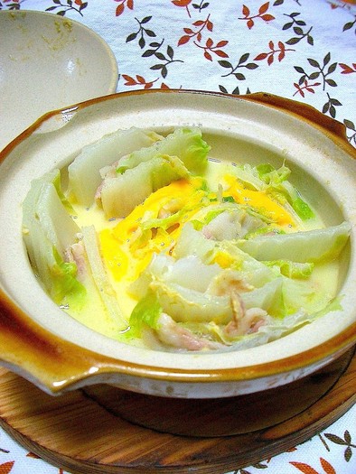 土鍋でほっこり〜白菜と豚バラのチーズ鍋〜の写真