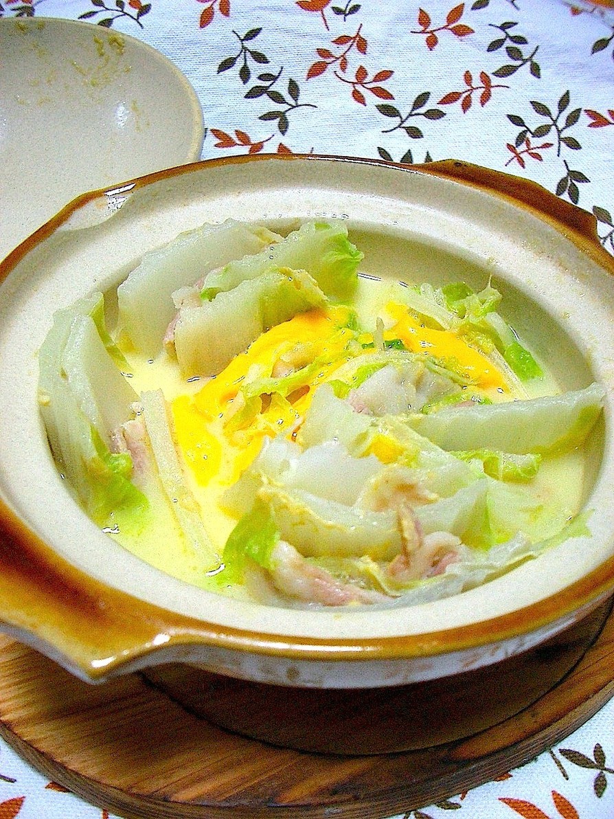 土鍋でほっこり〜白菜と豚バラのチーズ鍋〜の画像