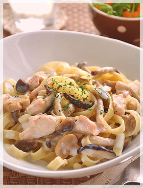 鮭ときのこのクリームパスタ