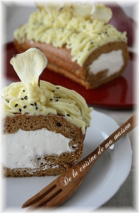 黒糖風味の芋んブランロールケーキの画像
