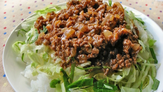 5分でハンバーグ丼 合挽き肉と玉ねぎ炒め レシピ 作り方 By Moj クックパッド 簡単おいしいみんなのレシピが351万品