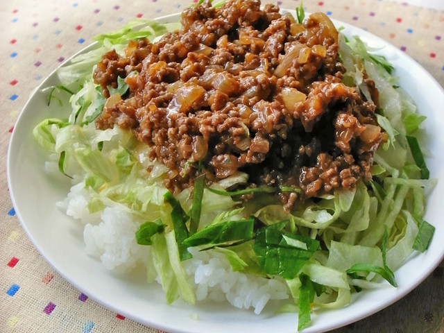 5分でハンバーグ丼 合挽き肉と玉ねぎ炒め レシピ 作り方 By Moj クックパッド