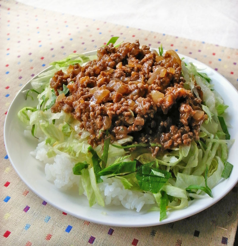 5分でハンバーグ丼！合挽き肉と玉ねぎ炒めの画像