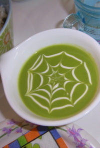 ハロウィン☆クモの巣グリーンピーススープ