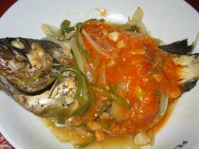 白身魚のまるごと紹興酒蒸しチリソース
