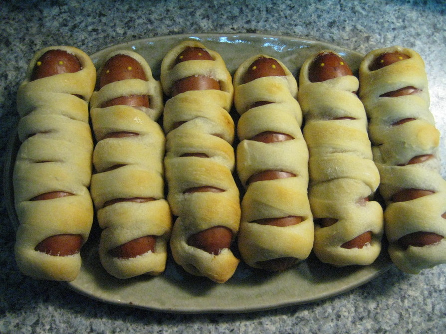 ハロウィンのおやつミイラホットドッグのレシピ