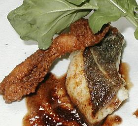 ヒラメのムニエル・骨せんべい添え