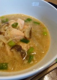 食べる味噌汁☆鮭と玉葱のごま味噌スープ