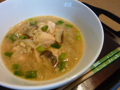 食べる味噌汁☆鮭と玉葱のごま味噌スープの写真