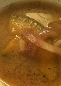 南瓜とタマネギの味噌スープ