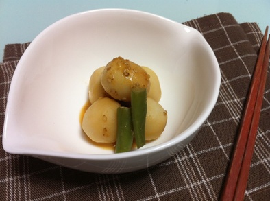 簡単一品♡里芋の味噌ゴマたれ和えの写真