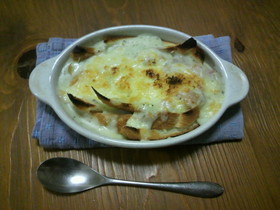 パン耳でグラタン