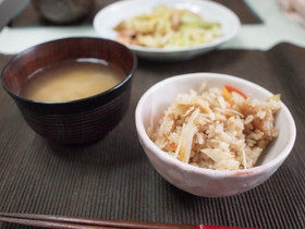 簡単☆めんつゆだけで蕎麦屋のかやくご飯
