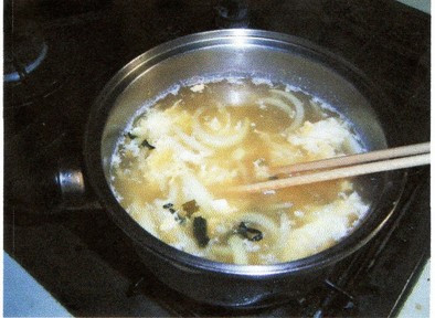 ラーメンスープで中華風スープの写真