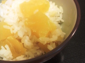栗より美味しい!!黄金色サツマイモご飯