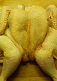 丸鶏のスパッチコック（平たく開く）方法
