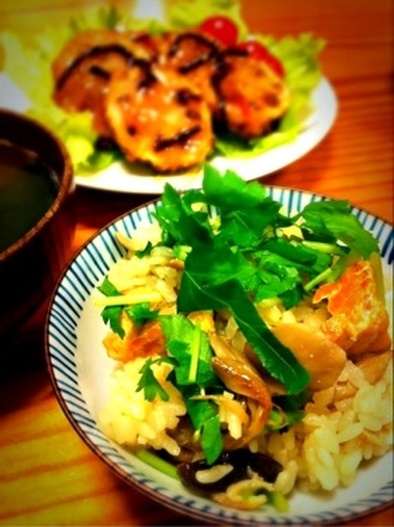 簡単！秋鮭とキノコの炊き込みご飯の写真