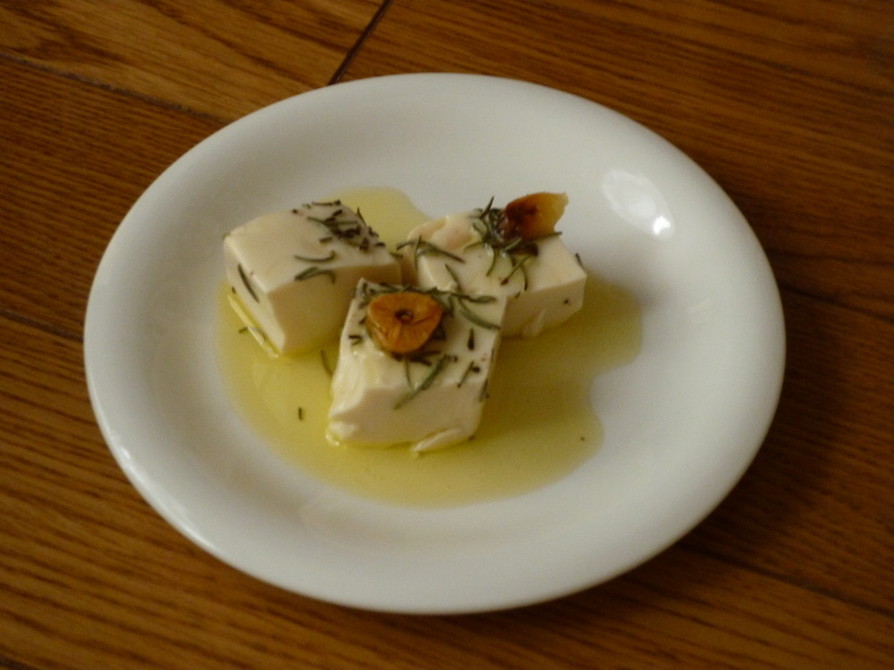 とうふのオリーブオイル漬け by こり～ 【クックパッド】 簡単おいしいみんなのレシピが395万品