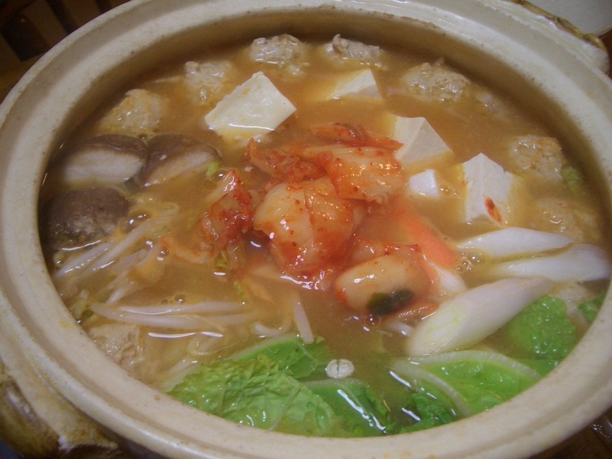 キムチ風味の肉団子鍋の画像