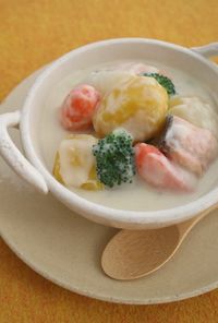 白味噌入り！鮭とじゃが芋の北海道シチュー