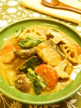 鮭と冬野菜のカレー豆乳煮
