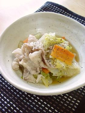 白菜と豚肉のコンソメバター煮。