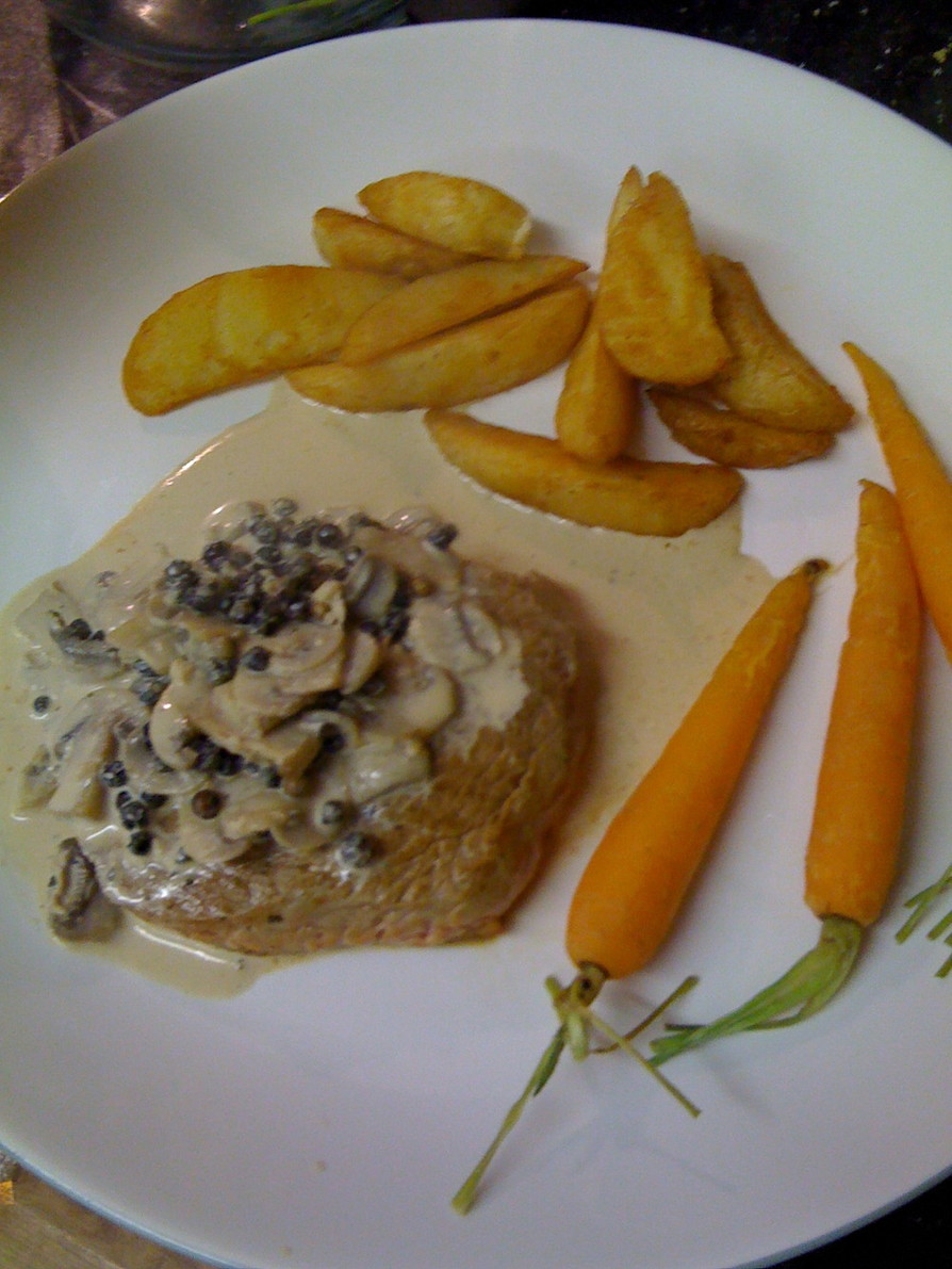 牛肉のペッパーコーンソースとポテトソテーのレシピ