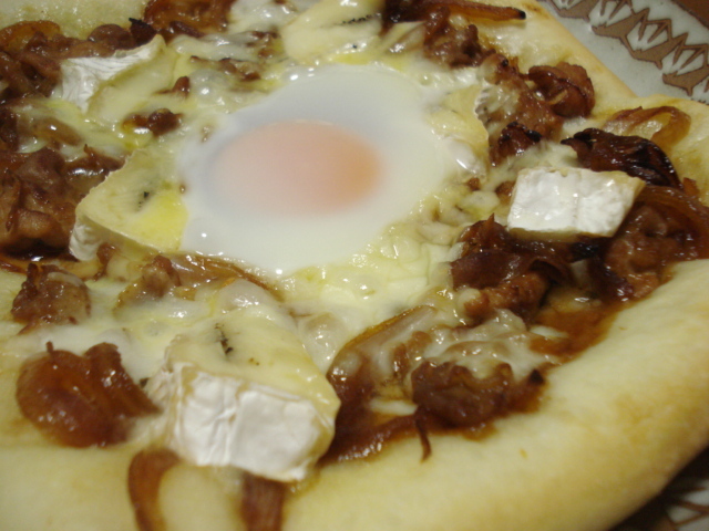 豚生姜焼きとカマンベールチーズの和風ピザの画像