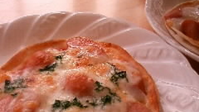 ちょっぴりリッチな 餃子の皮ピザ レシピ 作り方 By 月見なっとう クックパッド 簡単おいしいみんなのレシピが350万品