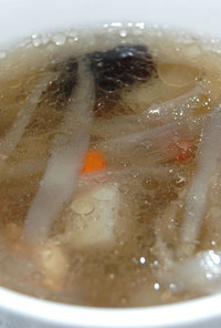 棗とクコの実、ゴボウの薬膳スープ