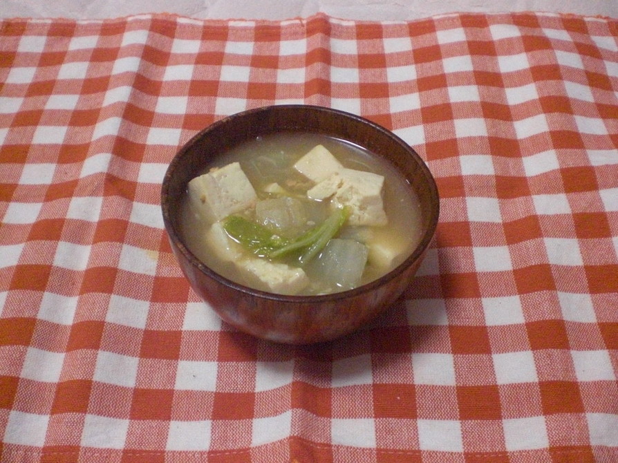 白菜と豆腐のお味噌汁の画像