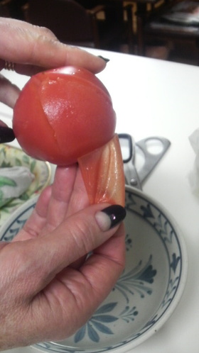 レンジで簡単♪トマトの湯剥き♪