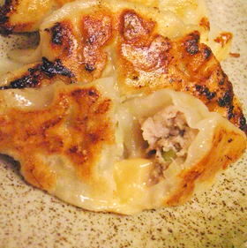 スモークチーズとセロリの餃子の画像