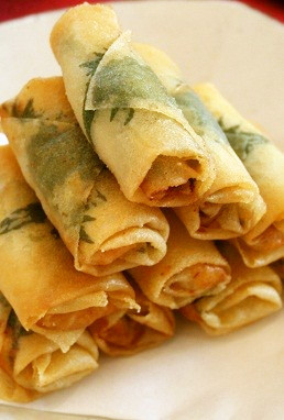 鶏のささみと大葉と明太子の春巻き