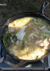 白菜と豚ひきのスープ　屋外ダッチオーブン