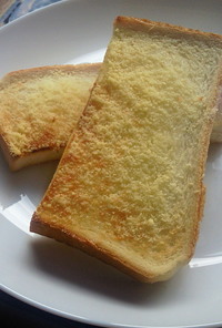 パルメザンチーズでカリカリトースト☆