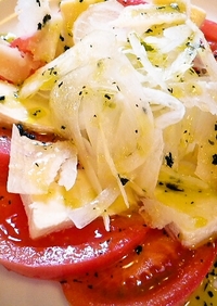 カマンベールチーズとトマトのサラダ