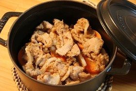 STAUBで*豚とレンコンの蒸し焼き